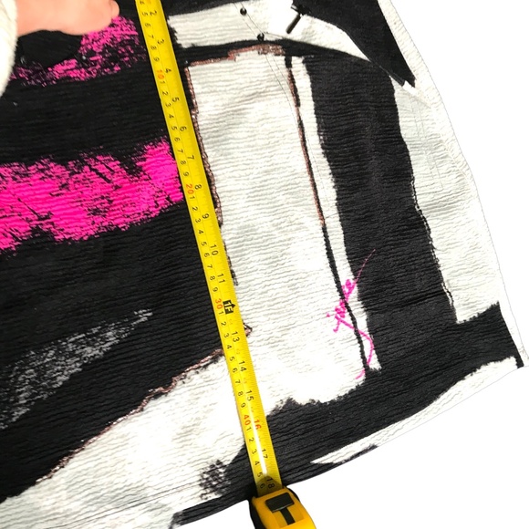 Women’s Abstract Print Mini Skort Size M Black Gray Pink Textured Art Design - Picture 5 of 6